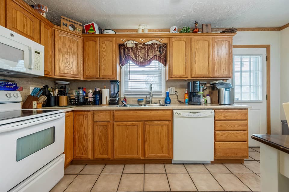 1380 Dow Street, photo 10 of 40