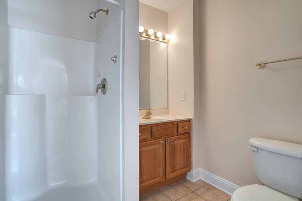 825 Oaktree Boulevard, photo 27 of 32