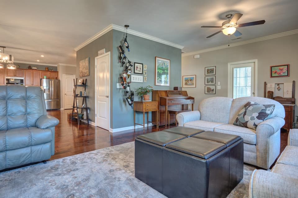 150 Roudabush Drive, photo 11 of 34