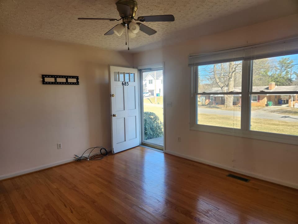 685 Starlight Drive, photo 5 of 30