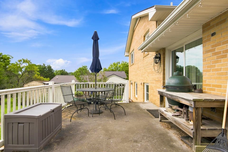325 Cheverly Drive, photo 9 of 40