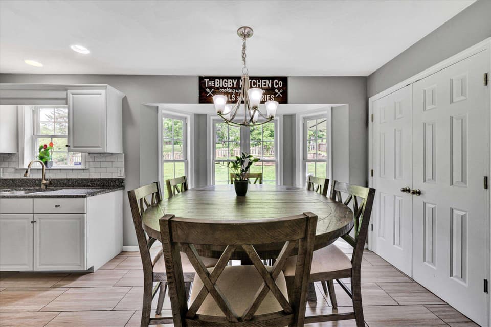 135 Sapphire Avenue, photo 12 of 40