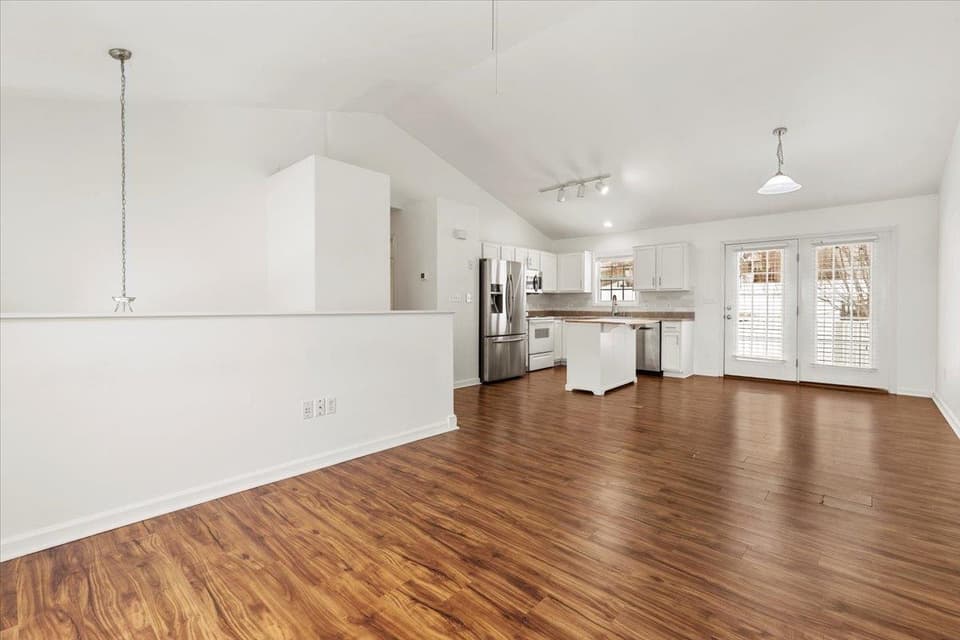 110 Sage Lane, photo 7 of 40