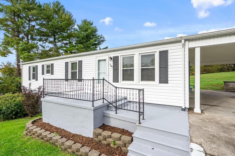 1045 Brown Street, photo 5 of 40