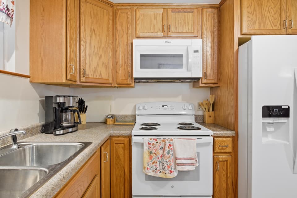 380 Clearview Drive, photo 13 of 40