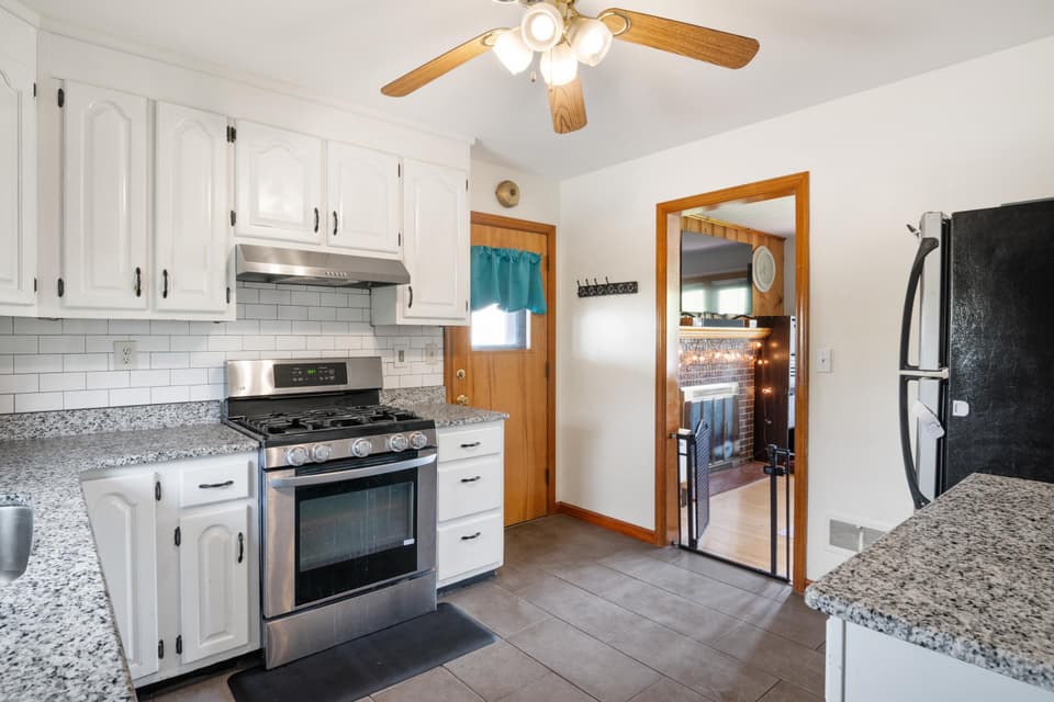 105 Wades Lane, photo 9 of 40