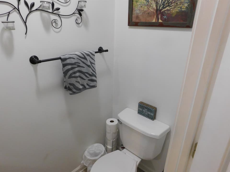 565 School Lane, photo 8 of 16