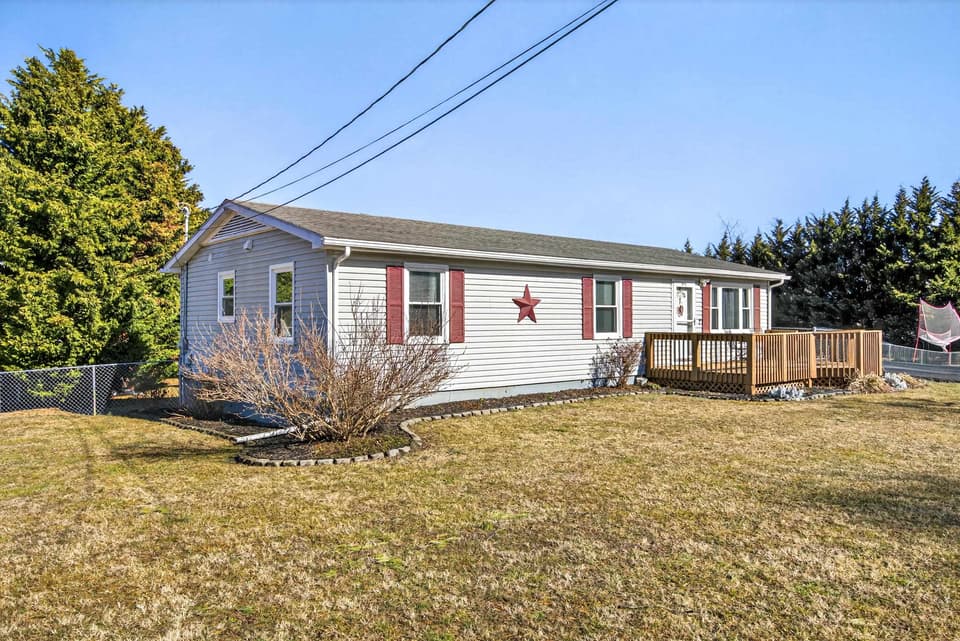 670 Lawn Drive, photo 5 of 40