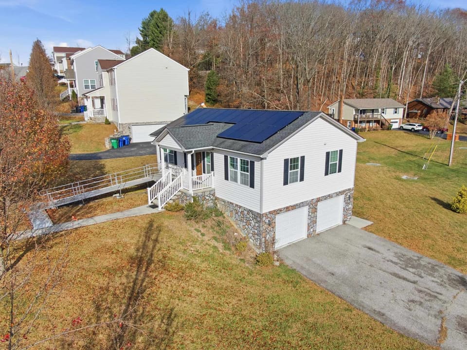 370 Robin Hood Drive, photo 14 of 40