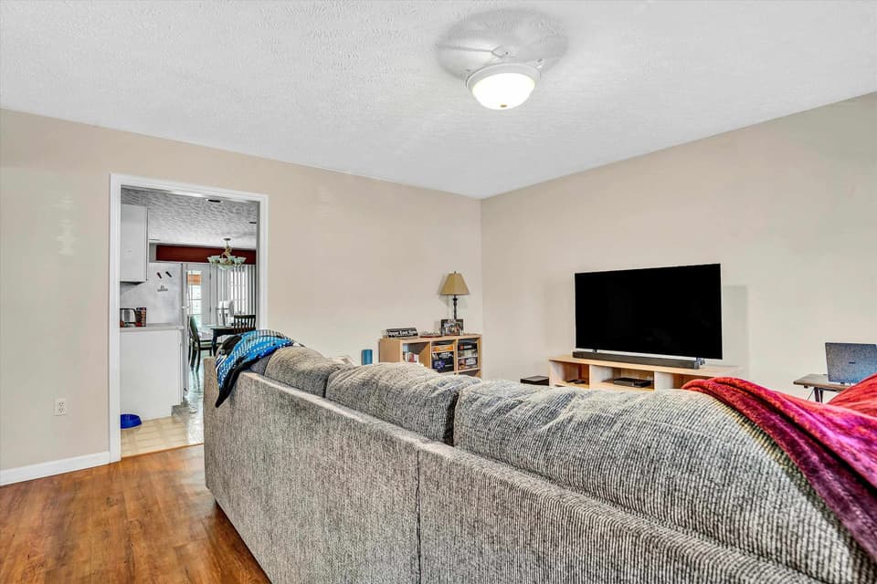 140 Jennifer Street SE, photo 3 of 21