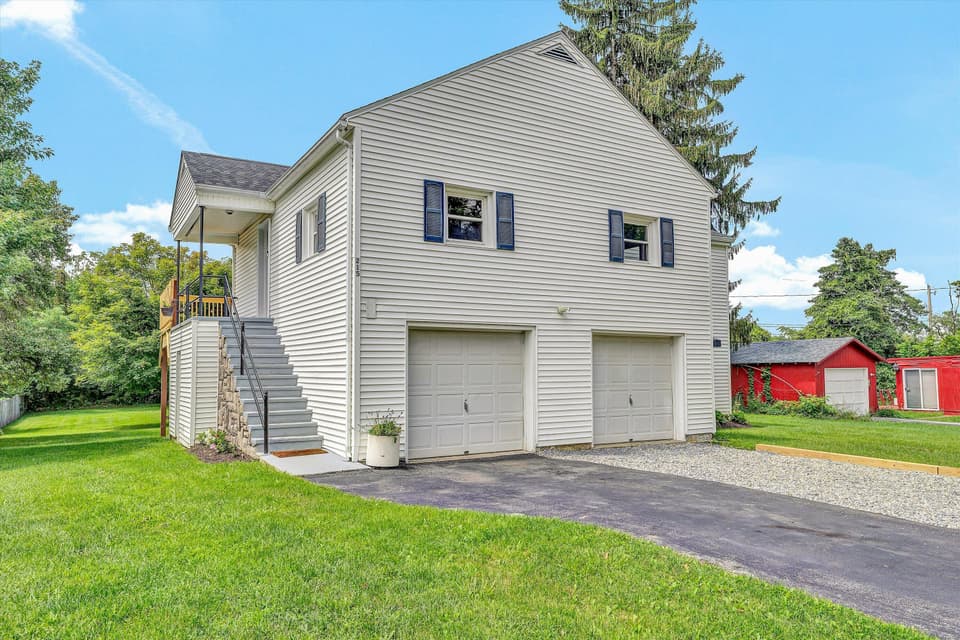 215 S Hill Dr, photo 4 of 37