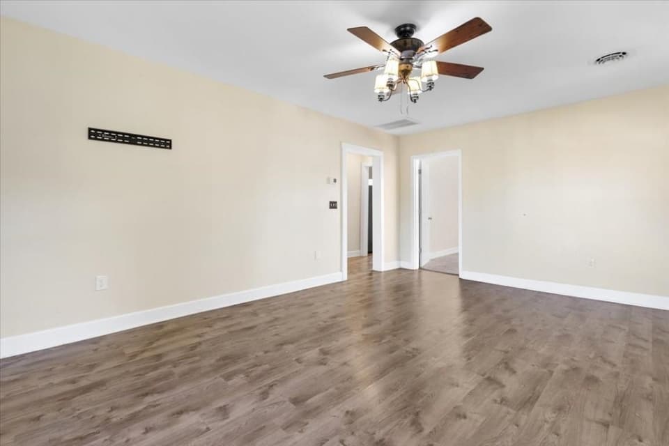 930 Forest Street, photo 10 of 36