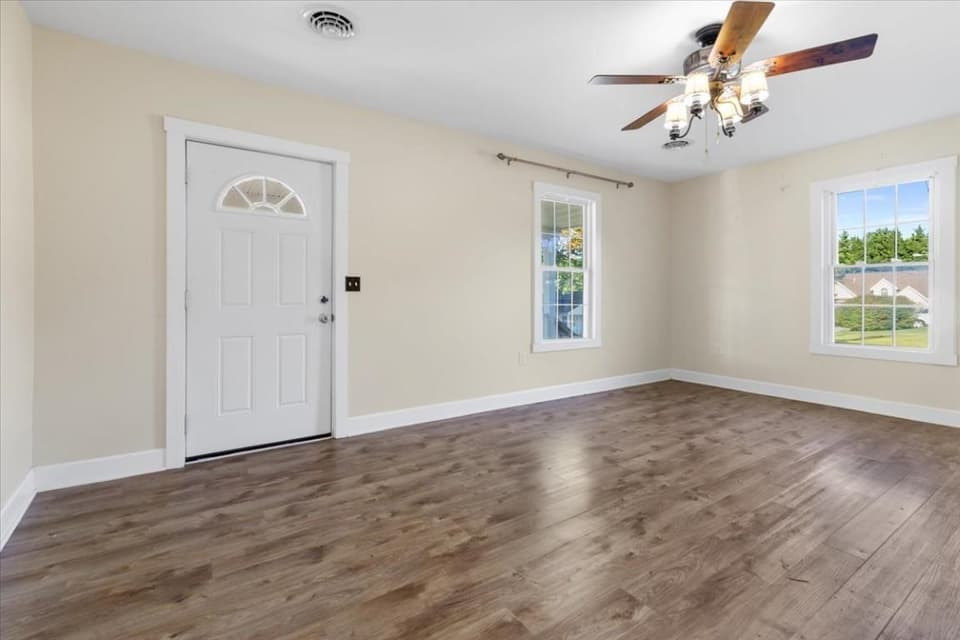 930 Forest Street, photo 8 of 36