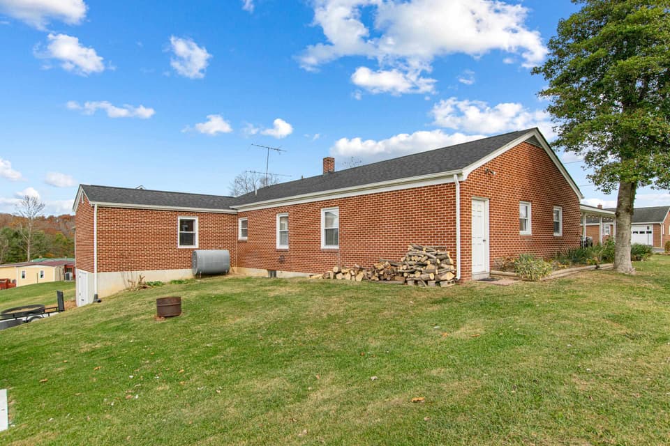 1595 Gallimore Street, photo 37 of 40