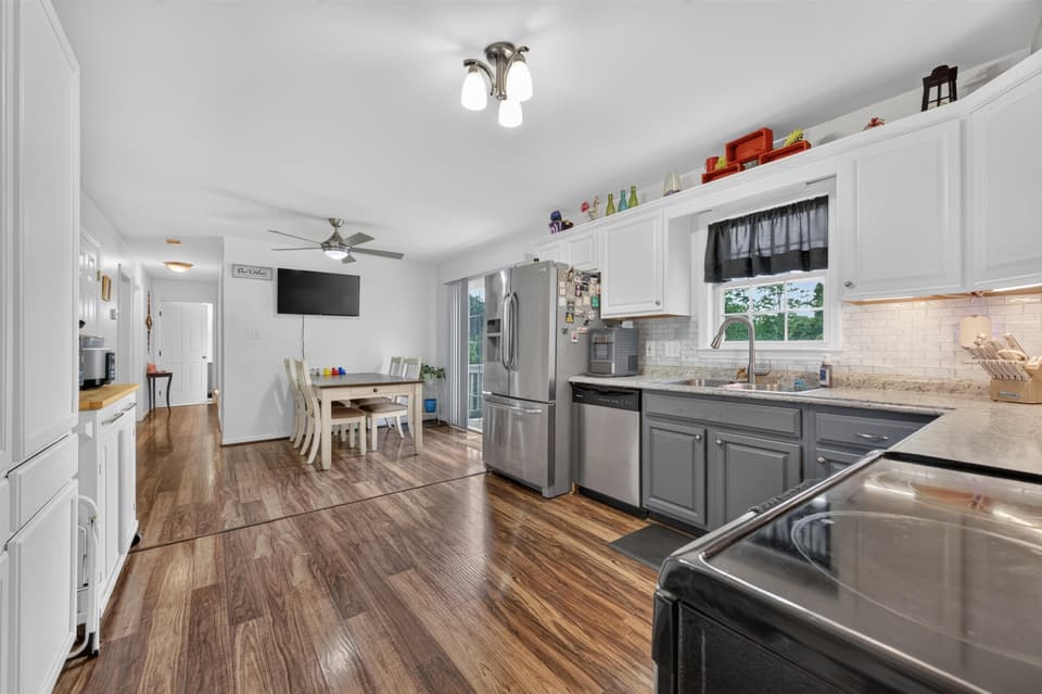 170 Cullen Court SE, photo 13 of 40