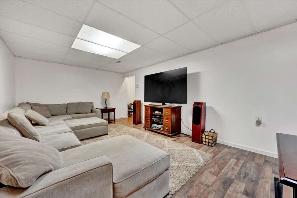 135 Sapphire Avenue, photo 40 of 40