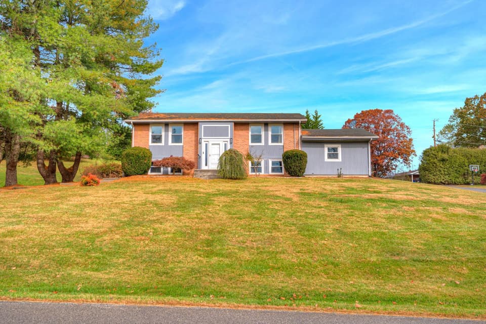 5 S Dudley Drive, photo 2 of 40