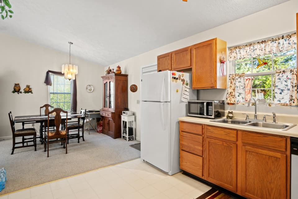 700 Warren Court, photo 15 of 40