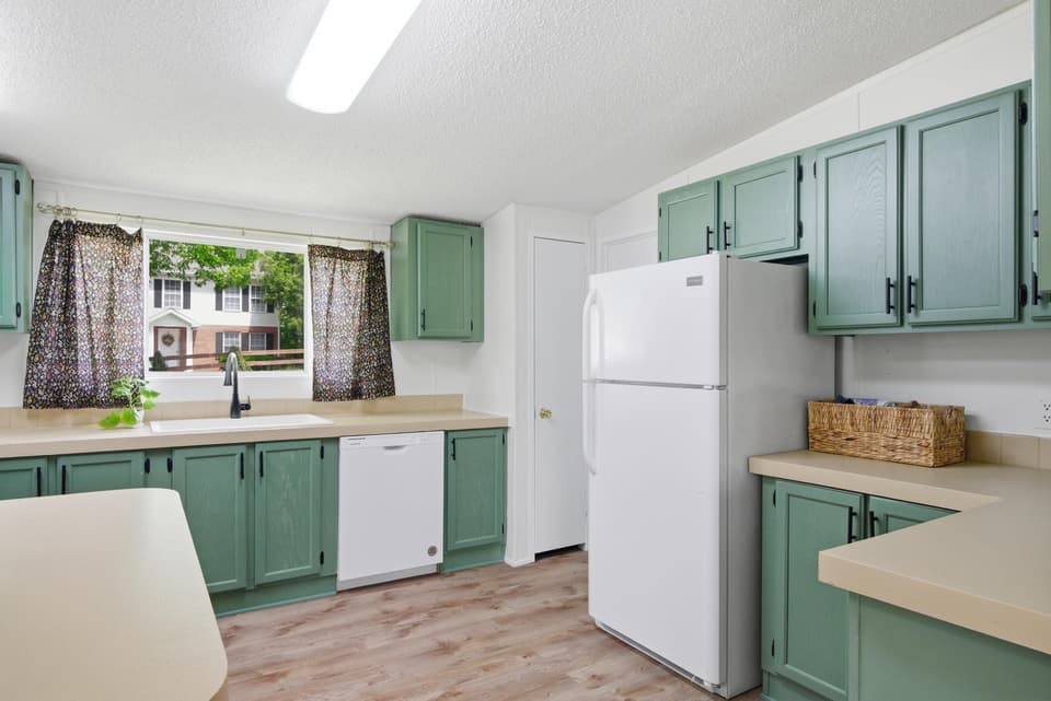 670 Liberty Street NE, photo 16 of 38