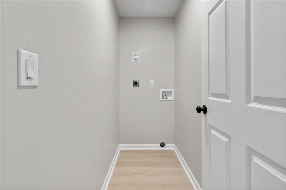 435 Teel Street, photo 15 of 40