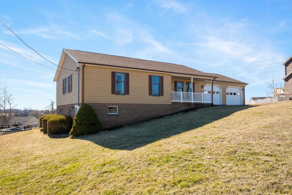 15 Massie Drive NW, photo 4 of 40