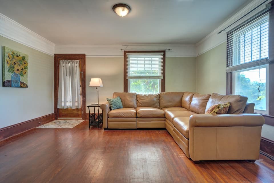 110 Lester Street, photo 9 of 40