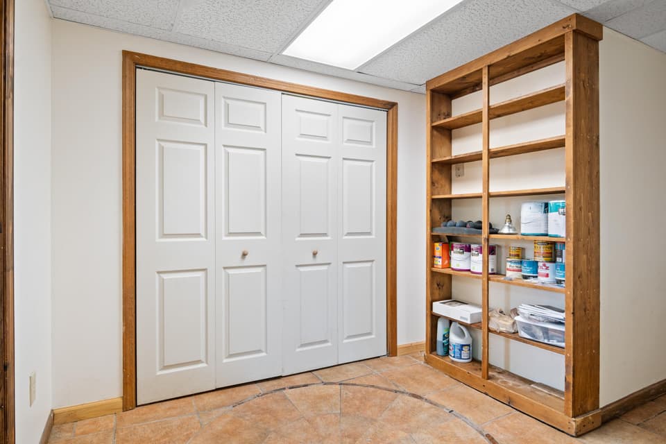 405 Overland Drive, photo 27 of 40