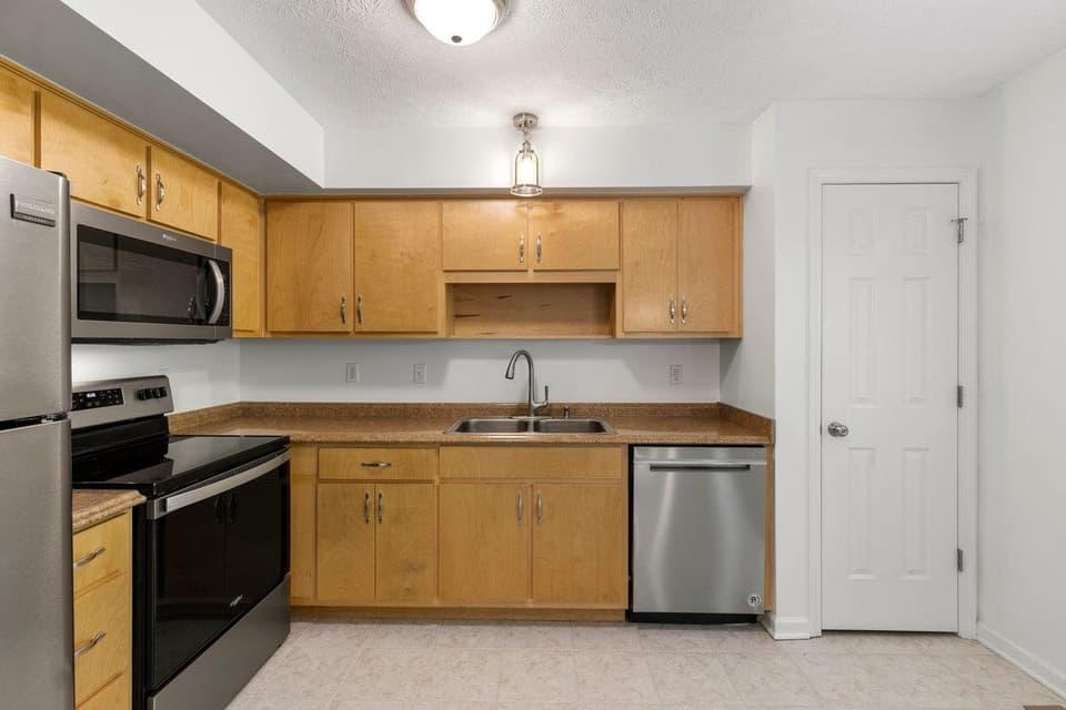 716 Park Street, photo 10 of 31