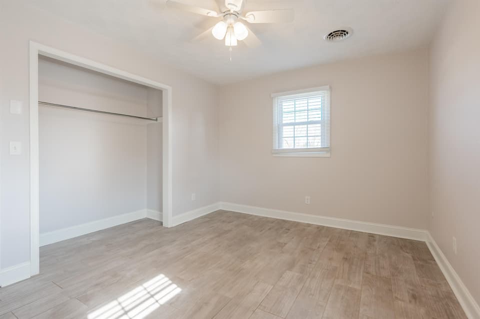 230 Montgomery Street NE, photo 33 of 40