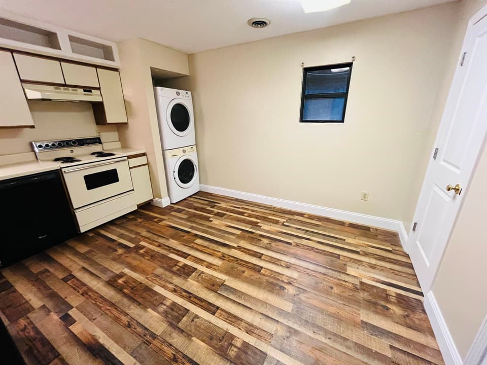 2576 Townhouse Street, photo 5 of 17