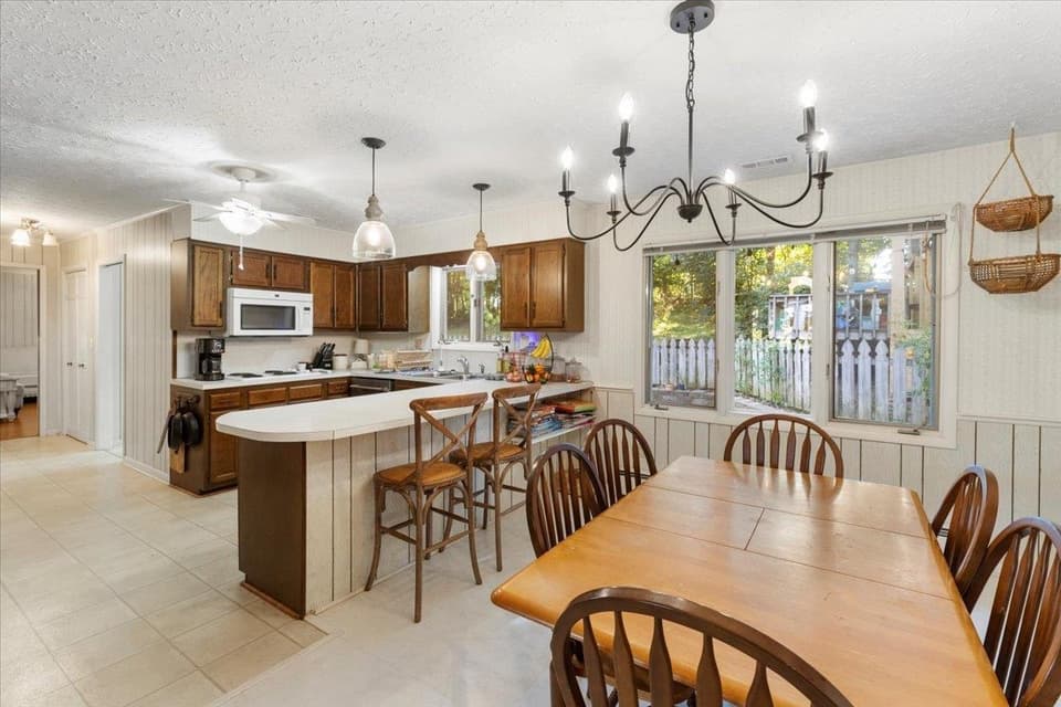 1144 Round Meadow Drive, photo 11 of 40
