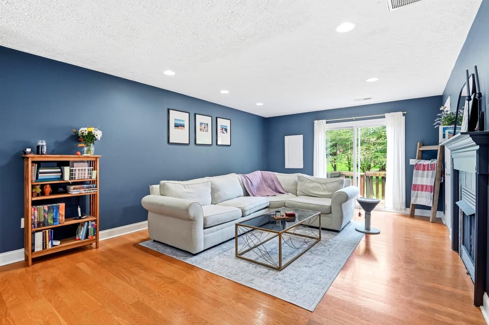 130 Blue Leaf Drive, photo 10 of 32