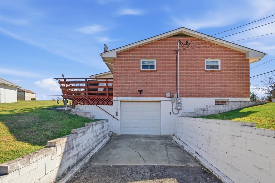 380 Clearview Drive, photo 32 of 40