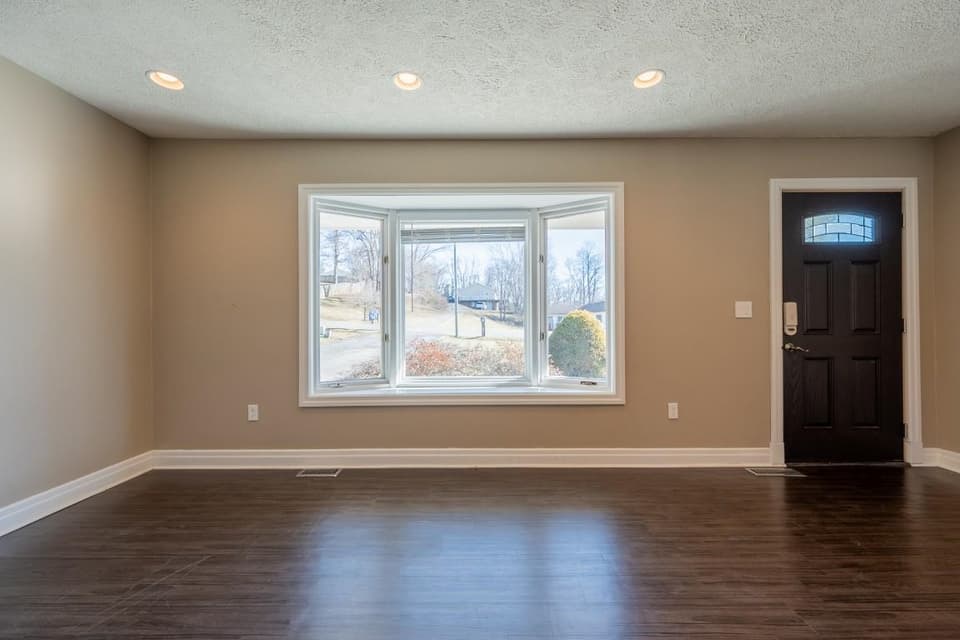 640 Lyle Lane, photo 11 of 40