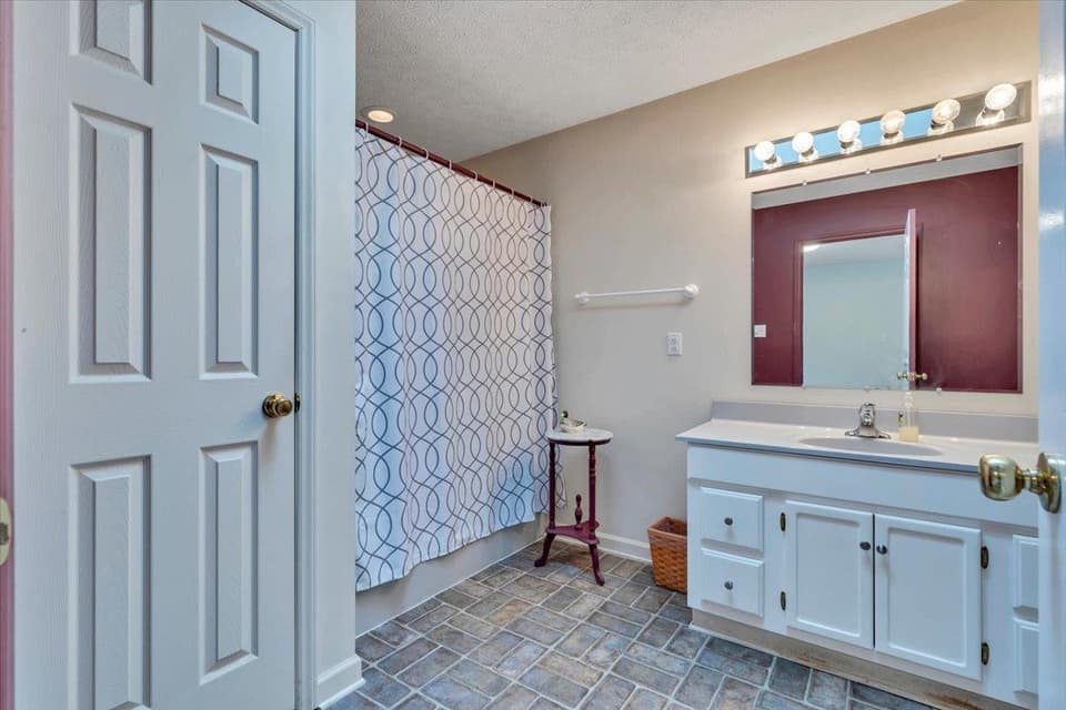 430 Virginian Drive, photo 21 of 36