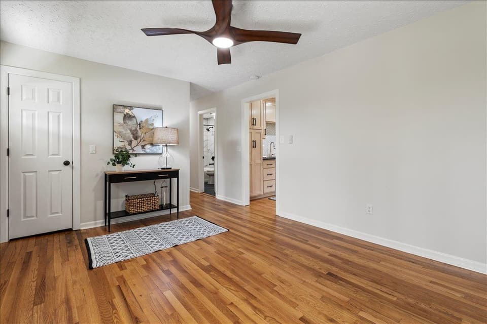 490 Sunnyside Lane NE, photo 6 of 39
