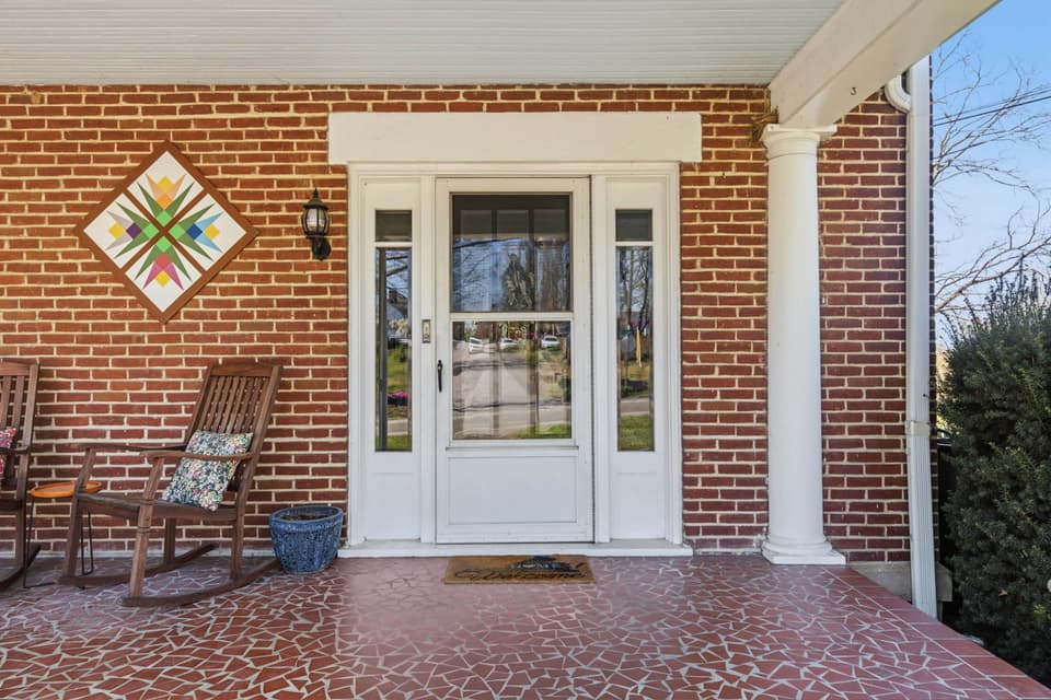 805 W Main Street, photo 6 of 40