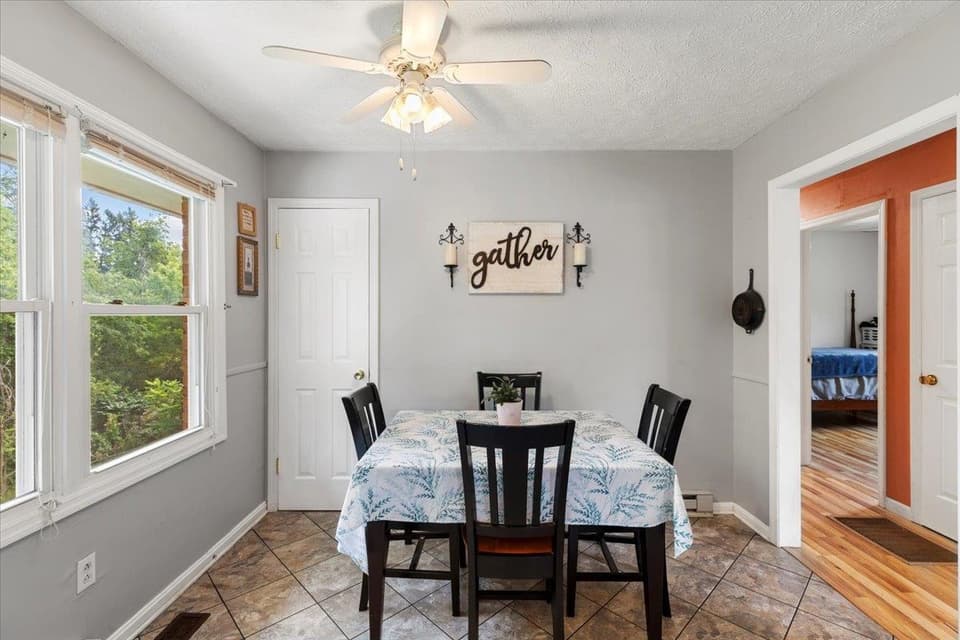 2318 Plateau Drive, photo 6 of 40