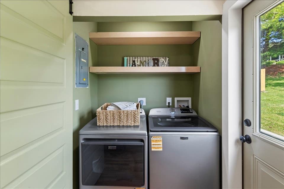 490 Sunnyside Lane NE, photo 17 of 39