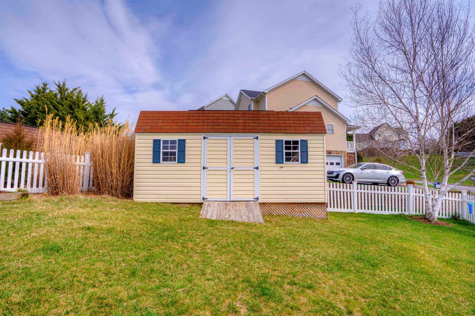 735 George Edward Via, photo 9 of 40