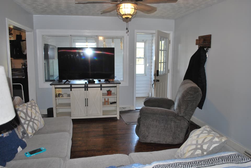 435 Stuart Street, photo 4 of 14