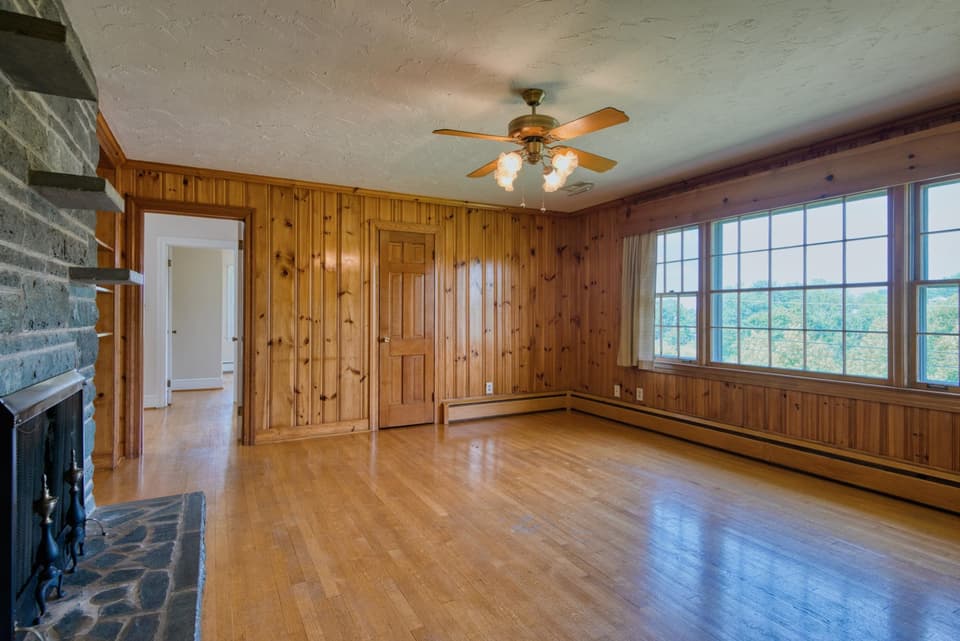 108 Roseland Drive, photo 22 of 40