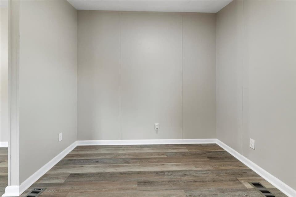 505 North Drive NE, photo 13 of 40