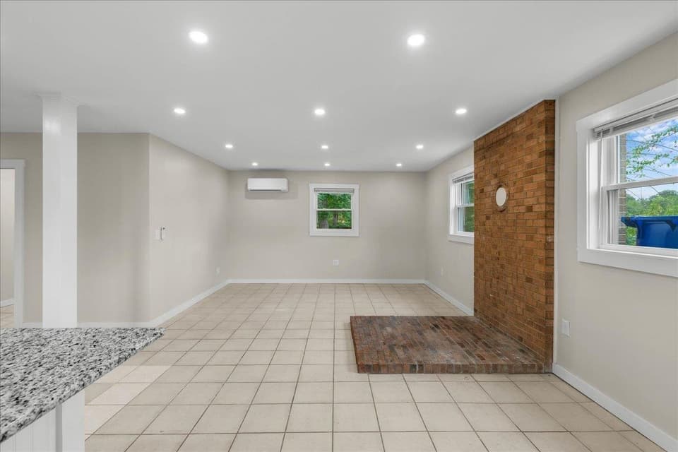 1370 Roanoke Street, photo 23 of 40