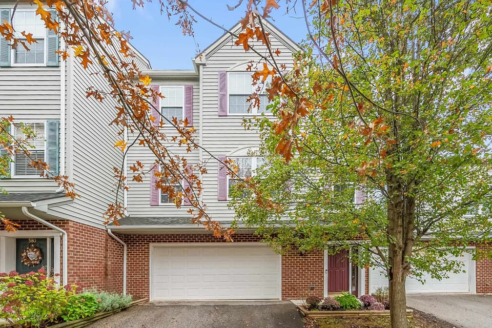 590 Tall Oak Boulevard, photo 5 of 40