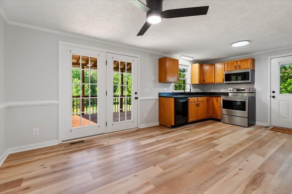 1931 Dominion Drive, photo 10 of 40