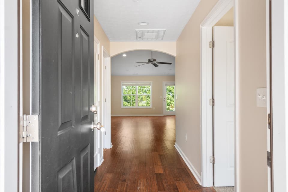 2030 Glade Drive, photo 2 of 32