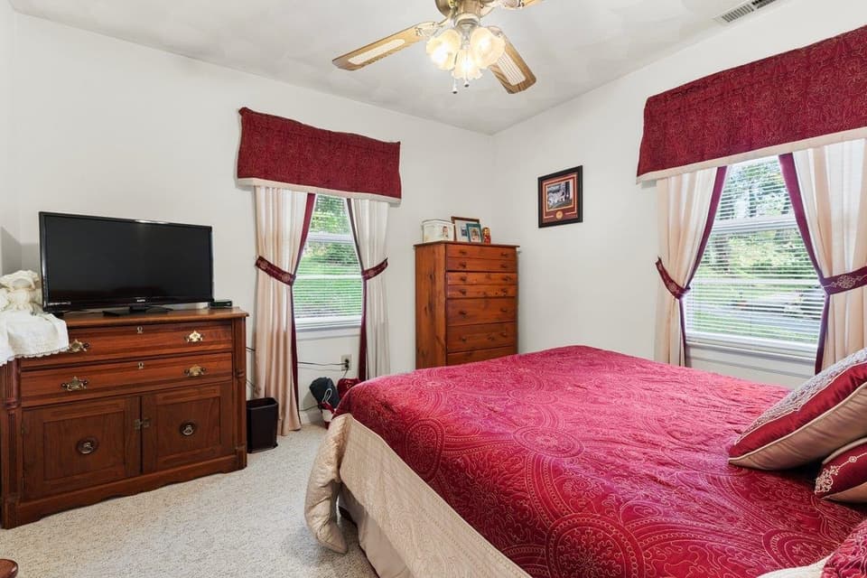 125 Edgewood Drive, photo 20 of 35