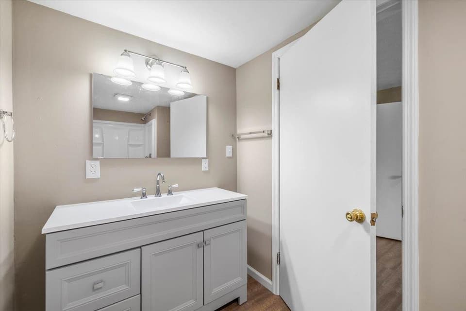 665 Liberty Street, photo 11 of 29