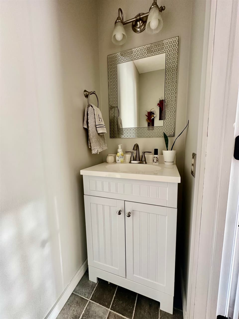 390 Warren Street, photo 18 of 40